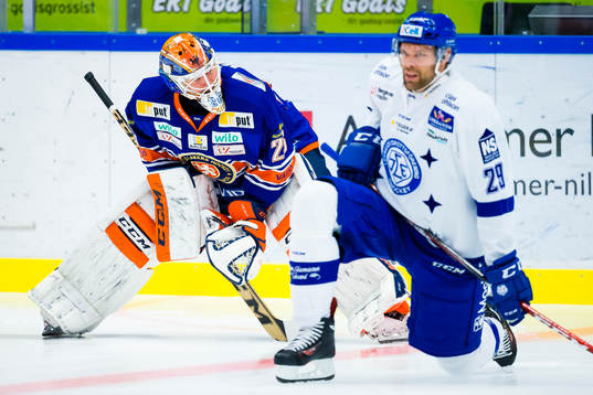 Växjös målvakt Stefan Steen Leksands Joonas Rönnberg