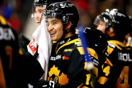 Skellefteås Andrew Calof jublar