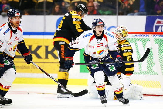 Djurgårdens Markus Ljungh och Mikael Samuelsson jublar