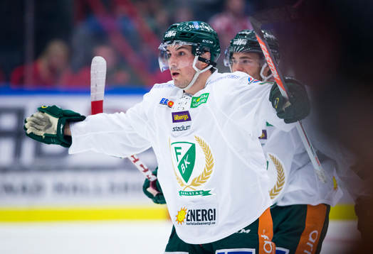 Färjestads Jakub Klepiš (ej i bild) gör 1-1 och på