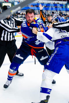 Växjös Noah Welch och Leksands Viktor Mårtensson i