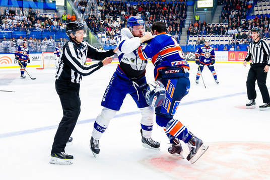 Växjös Noah Welch och Leksands Viktor Mårtensson i