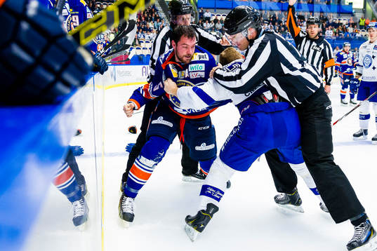 Växjös Noah Welch och Leksands Viktor Mårtensson i