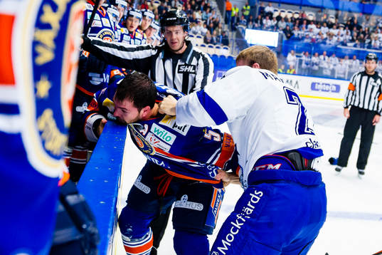 Växjös Noah Welch och Leksands Viktor Mårtensson i