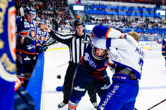 Växjös Noah Welch och Leksands Viktor Mårtensson i