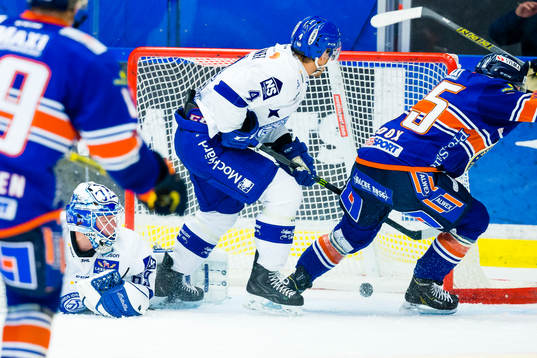 Växjös Liam Reddox gör 1-0 målet bakom Leksands