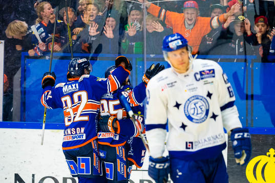 Växjös Liam Reddox firas av Nick Johnson
