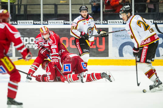 Modos Mattias Ritola och Joonas Lehtivuori trasslar ihop