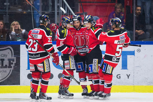 Örebros spelare jublar