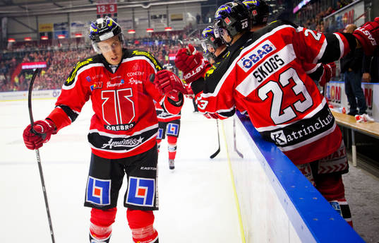 Örebros Marko Anttila gör 1-0 och jublar