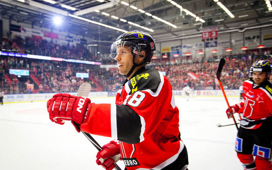 Örebros Jared Aulin jublar