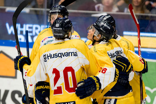 s Lawrence Pilut, Kevin Fiala jublar