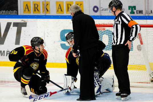 Brynäs målvakt Joel Gistedt får kramp och byts ut