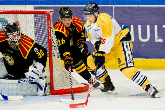 s Kevin Fiala som här spelar fram till HV71:s  4-0 mål