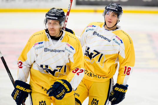 s Teemu Laine och Kevin Fiala