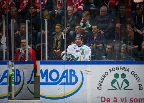 Färjestads Rickard Wallin deppar på utvisningsbänken