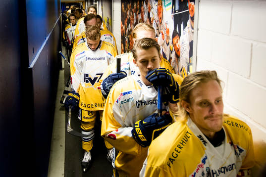 s spelare med Mattias Tedenby, Christoffer Törngren i