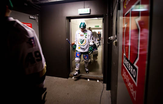 Färjestads Ole-Kristian Tollefsen på väg ut till