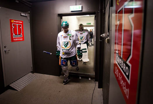 Färjestads Ole-Kristian Tollefsen på väg ut till