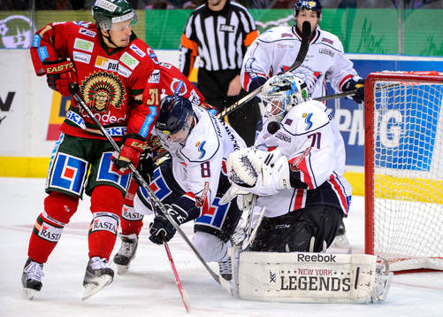 Linköpings Gustav Forsling (m) fallen mellan Frölundas