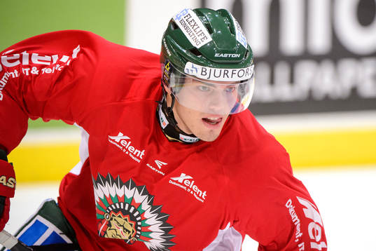 Frölundas Andreas Johnson värmer upp innan