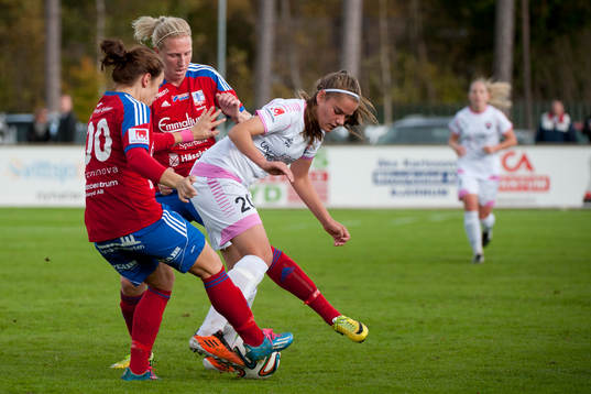 Vittsjös Sandra Adolfsson försöker stoppa Rosengårds