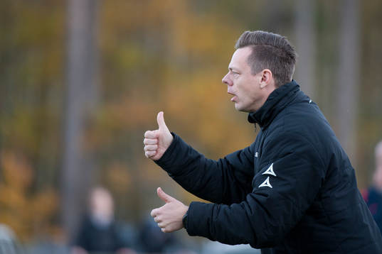 Rosengårds tränare Jonas Eidevall ger tummen upp