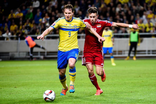 Sveriges Kim Källström och Liechtensteins Dennis Salanovic