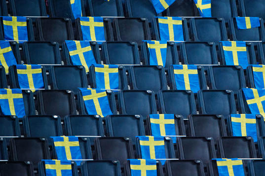 Svenska flaggor är utlagda