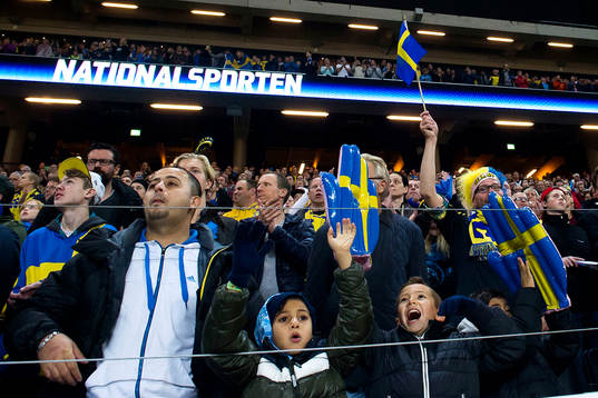 Svenska supportrar jublar