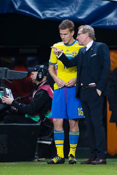 Sveriges förbundskapten Erik Hamrén ger Pontus Wernbloom