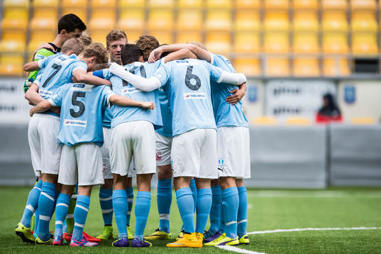 Malmö FFs lag i klunga innan fotbollsmatchen i