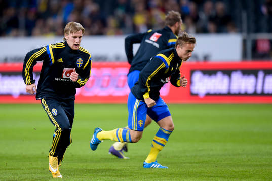 Sveriges Emil Forsberg värmer upp
