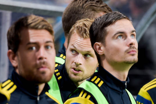 Sveriges Sebastian Larsson startar på bänken