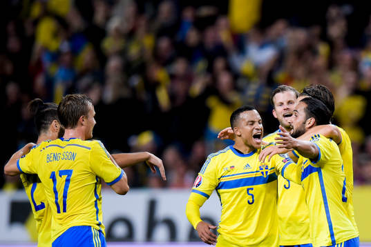 Sveriges spelare jublar