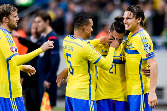 Sveriges Mikael Antonsson, Martin Olsson, Jimmy Durmaz och