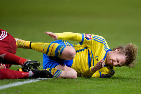 Sveriges Emil Forsberg landar illa