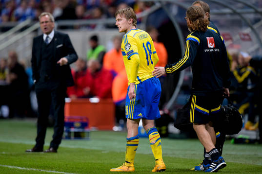 Sveriges Emil Forsberg utgår skadad, förbundskapten Erik