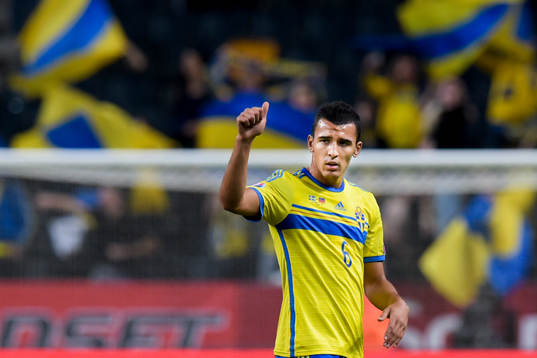 Sveriges Nabil Bahoui gör tummen upp