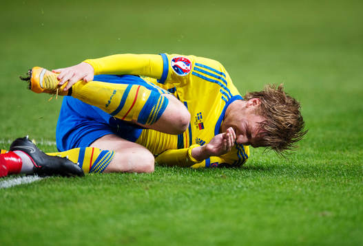 Sveriges Emil Forsberg skadar sig