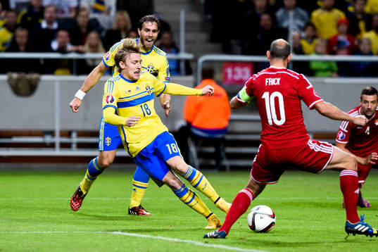 Sveriges Emil Forsberg och Johan Elmander
