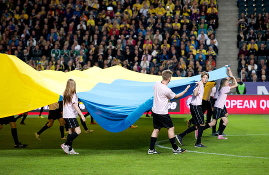 Sportbladets sverigeflagga på väg in
