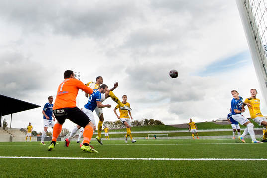 Lunds Salif Camara Jönsson gör 1-0 bakom Trelleborgs