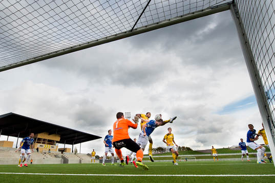 Lunds Salif Camara Jönsson gör 1-0 bakom Trelleborgs