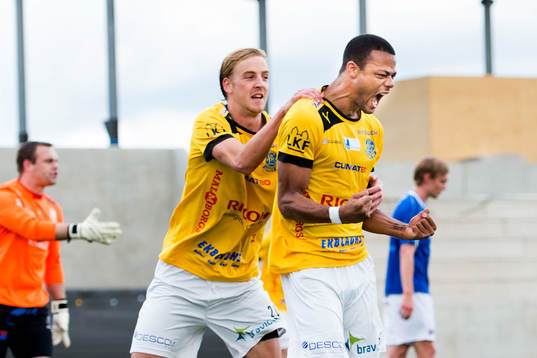 Lunds Salif Camara Jönsson jublar
