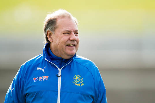 Lunds tränare Nils-Erik Persson skrattar