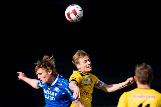 Trelleborgs Joonas Tamm i nickduell med Lunds Jesper Rindmo
