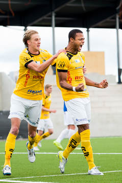Lunds Salif Camara Jönsson jublar