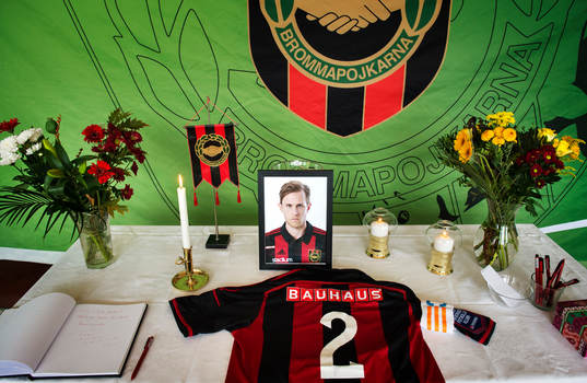 En bild på Pontus Segerström vid en minnesstund i