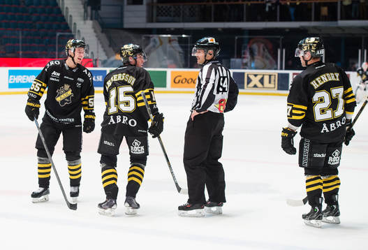 s Victor Ekarv, Jonathan Andersson Jordan Hendry